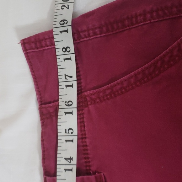 Maurices. Burgundy Shorts; Wide Waistband; 4 Cargo Pockets. Size 15/16 Jrs. EUC - Picture 8 of 13
